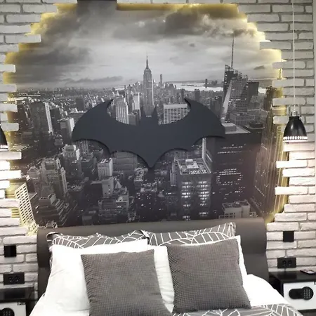 Апартаменты Batcave Пула