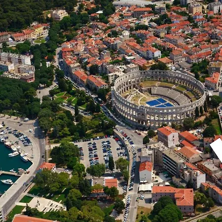 Διαμέρισμα Batcave *